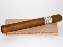 Laden Sie das Bild in den Galerie-Viewer, BUENA VISTA " Churchill " - Einzelzigarre in Holzkistchen - Dom. Rep.