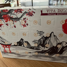 Laden Sie das Bild in den Galerie-Viewer, Whisky Japan Adventskalender - Edition 3 - 24 Fläschchen mit je 2 cl Inhalt - 2022er Version